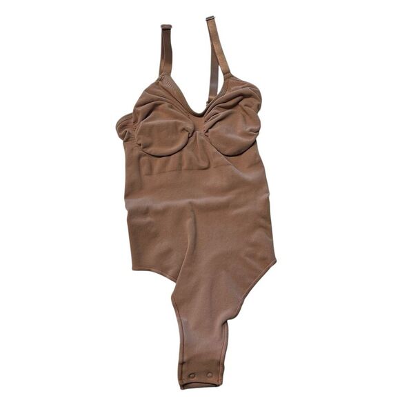 Skims Size L/XL Sculpting Thong Bodysuit Sienna Brown Shapewear Iconic NWT - Picture 2 of 10